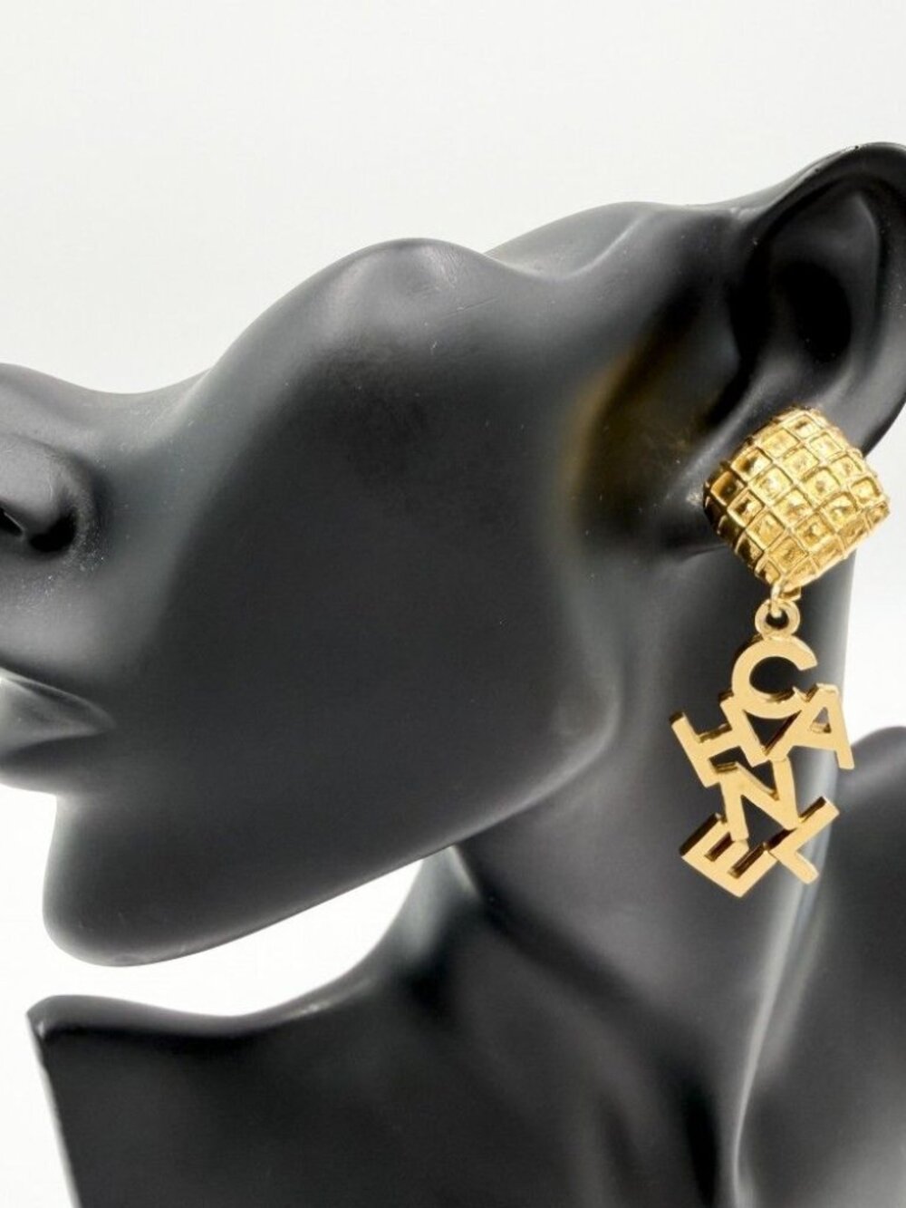 Chanel Earrings Swing Logo Gold Plated - Picture 2 of 10